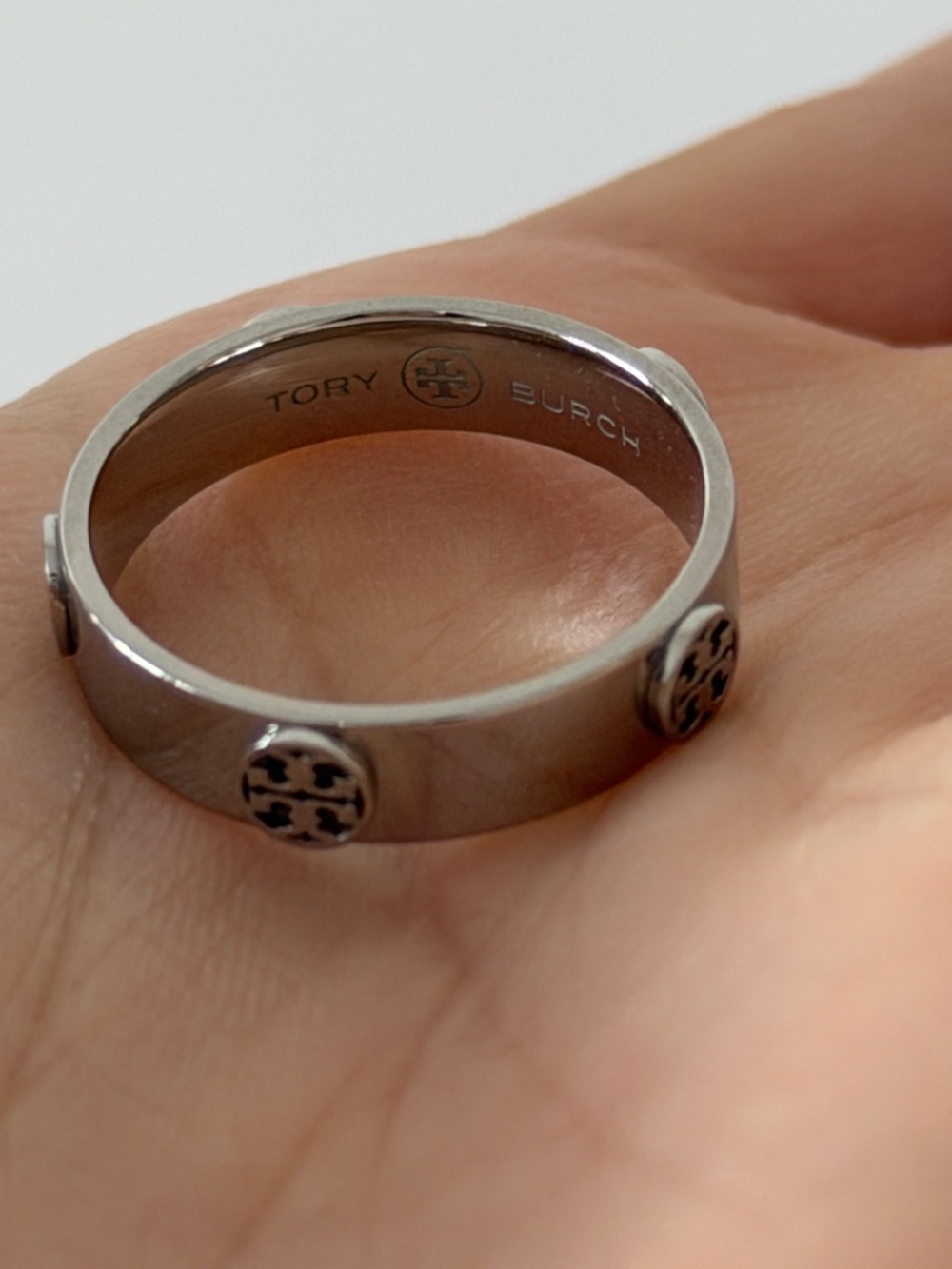 Tory Burch ICON RING - Picture 2 of 5